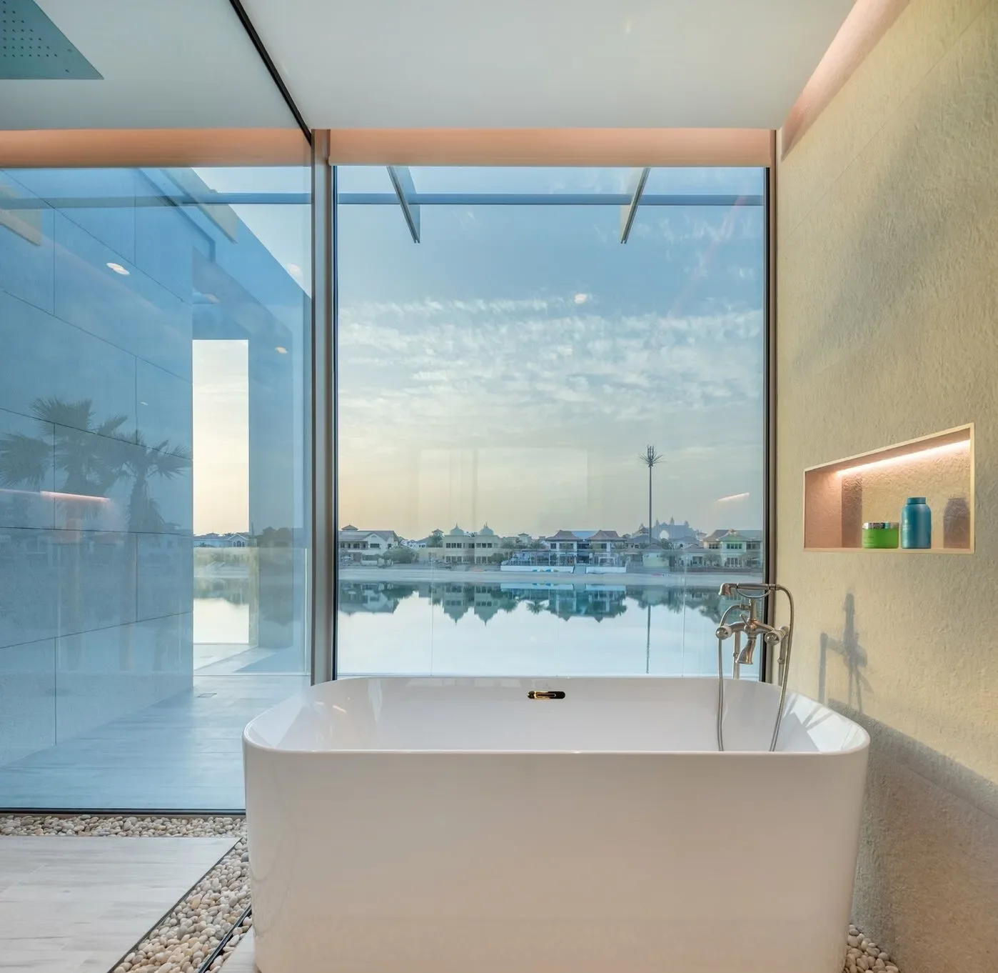 Palm Jumeirah - The Palm Jumeirah - Dubai - United Arab Emirates, Dubai, Dubai, United Arab Emirates. - Photo 8