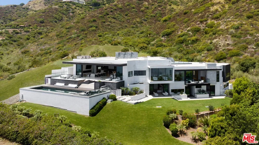 32357 Pacific Coast Highway, Malibu, California, United States. - Photo 23