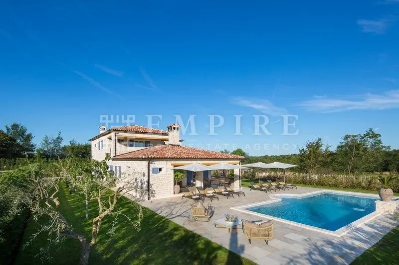 Exterior photo 9
