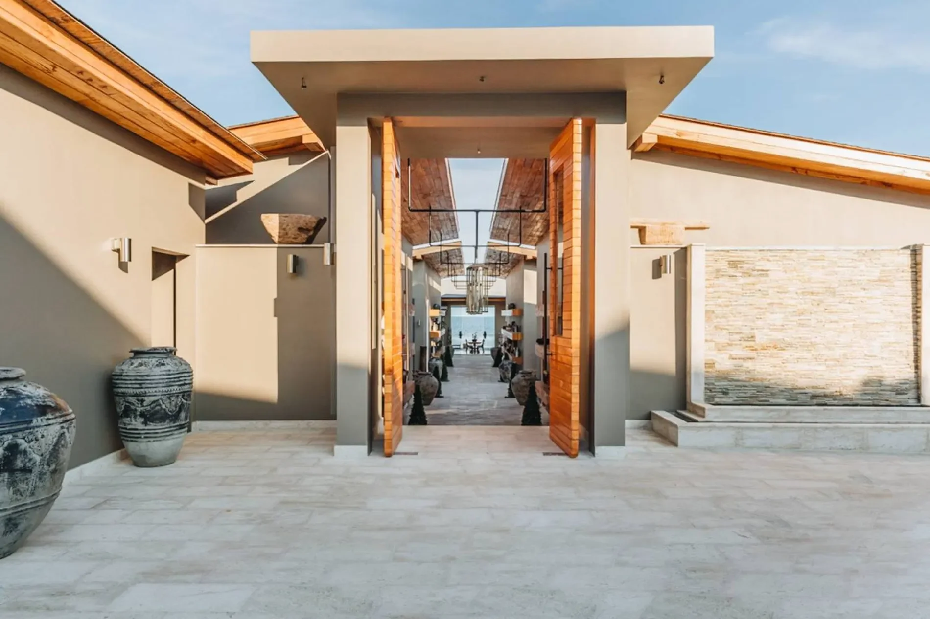 Exterior photo 5