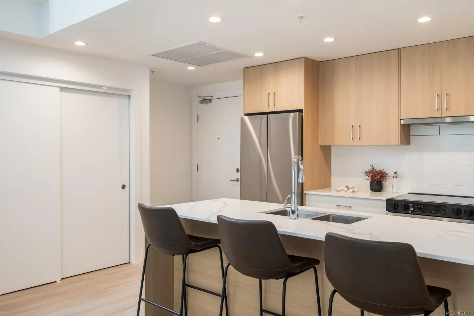 258 Helmcken Rd 604, View Royal, British Columbia, Canada. - Photo 12