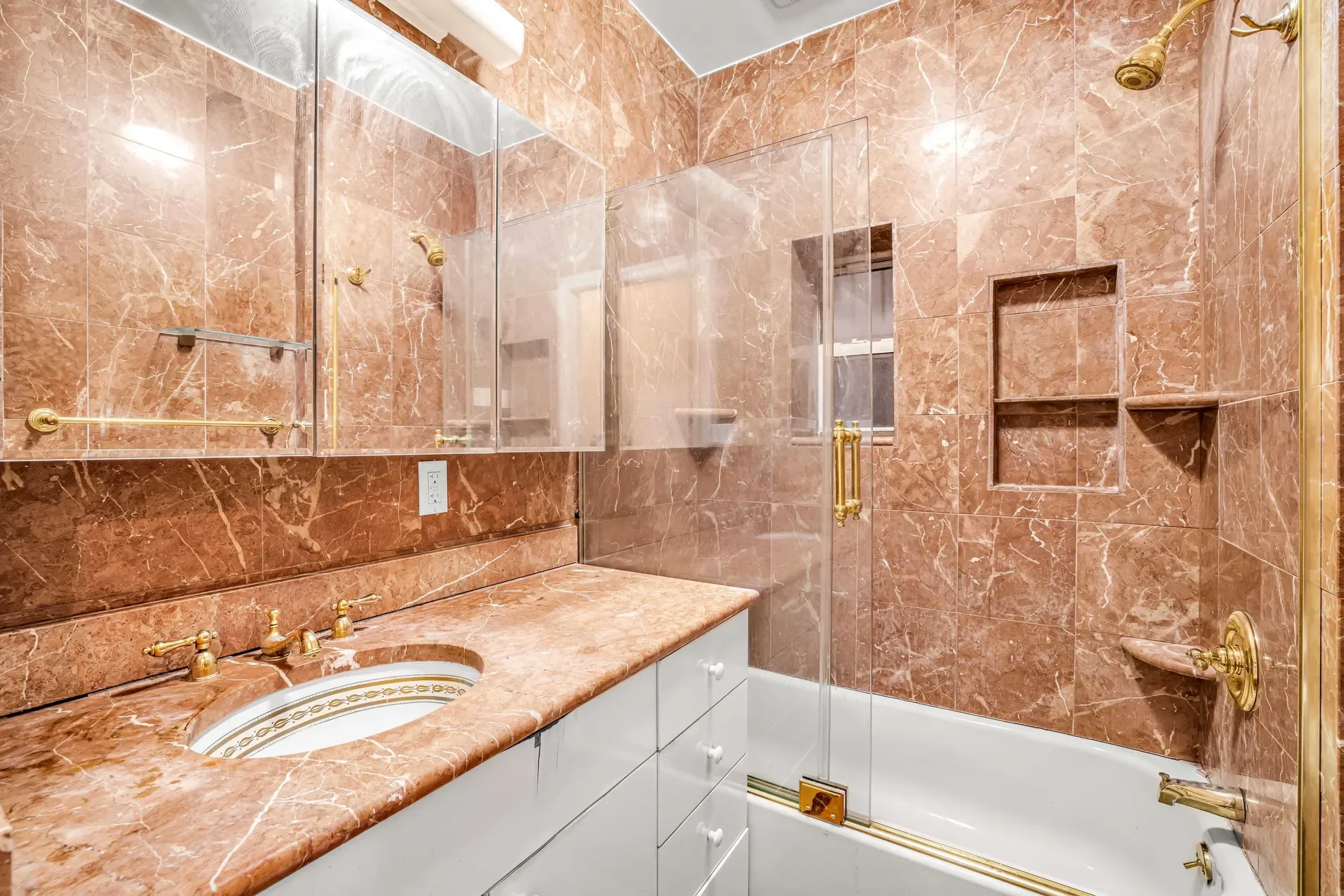350 West 48th Street 1W, New York, NY 10036, New York, New York, United States. - Photo 4
