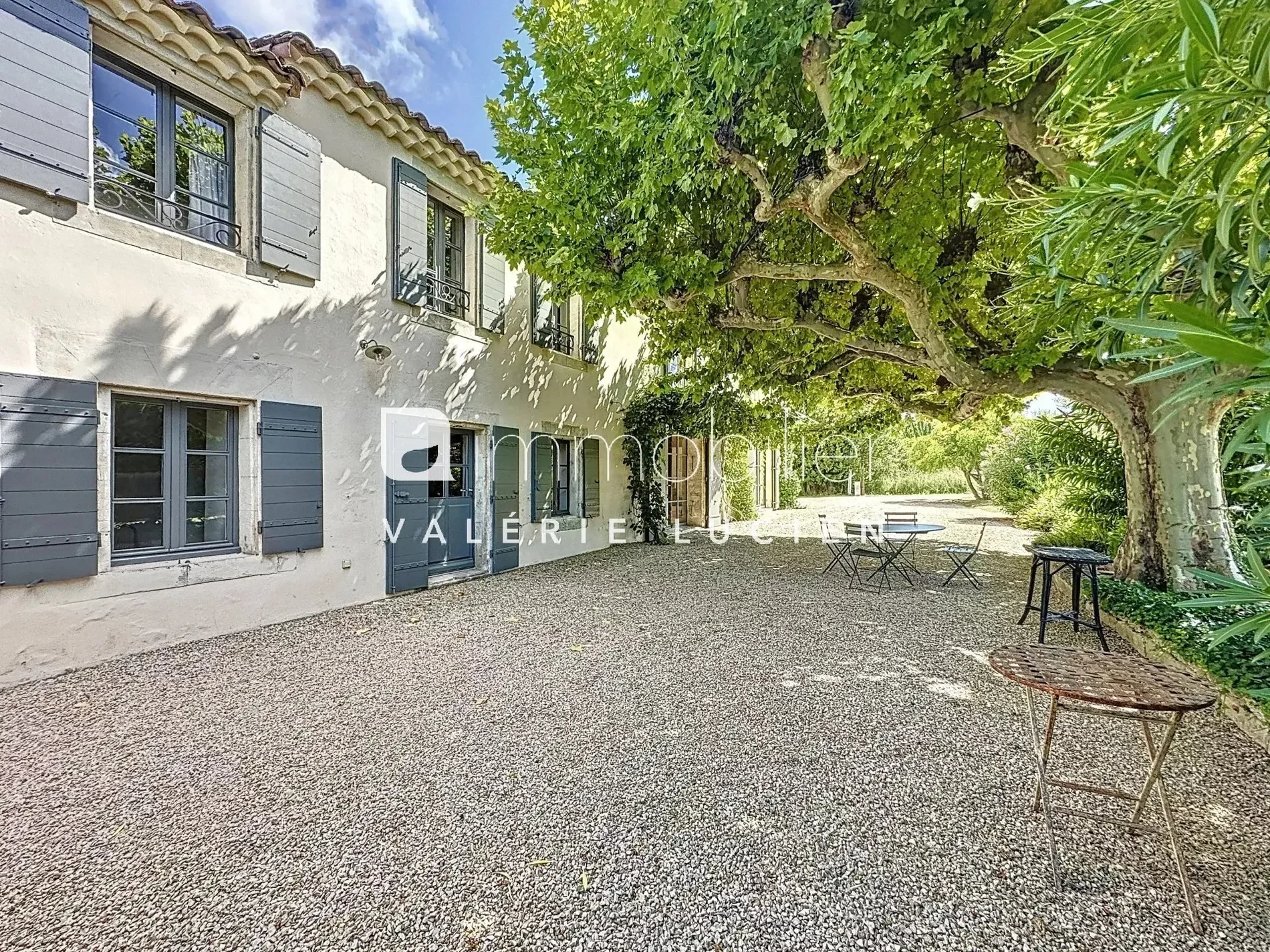 Exterior photo 2