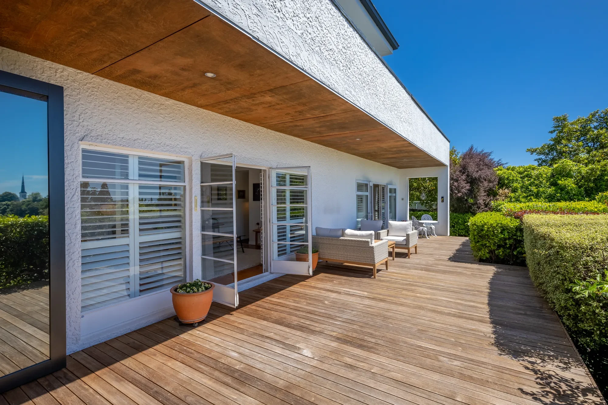 Exterior photo 4