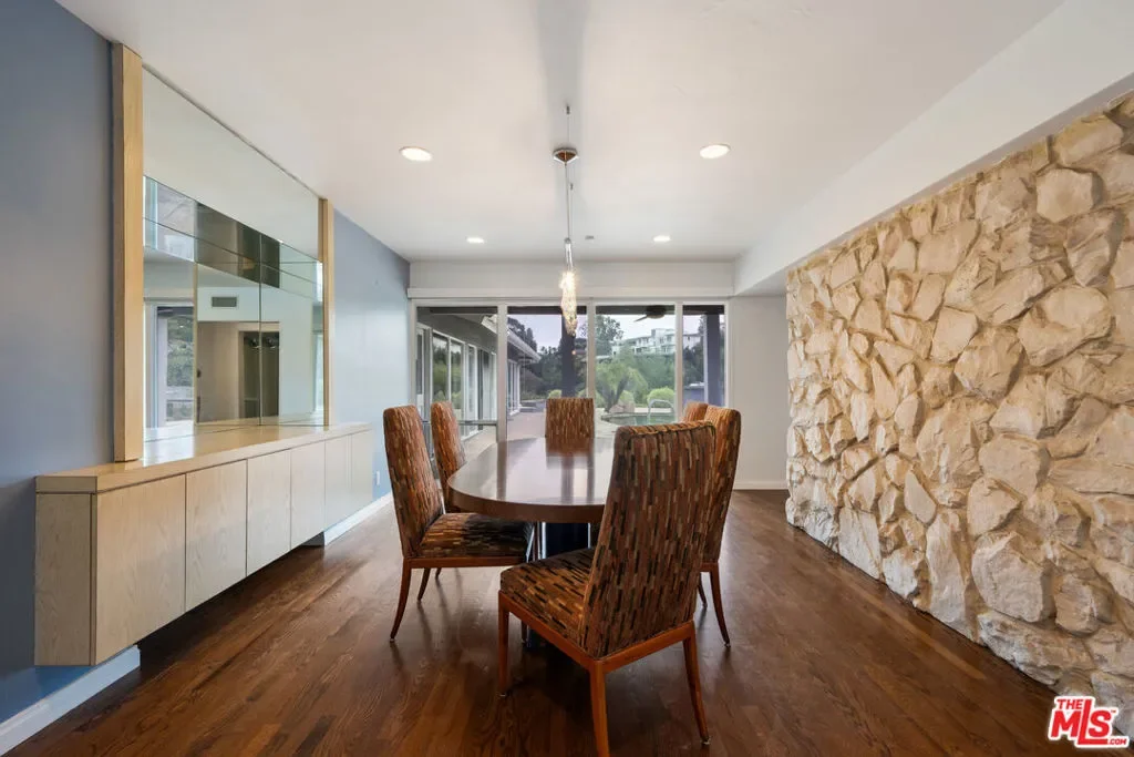 15901 High Knoll Road, Los Angeles, California, United States. - Photo 8