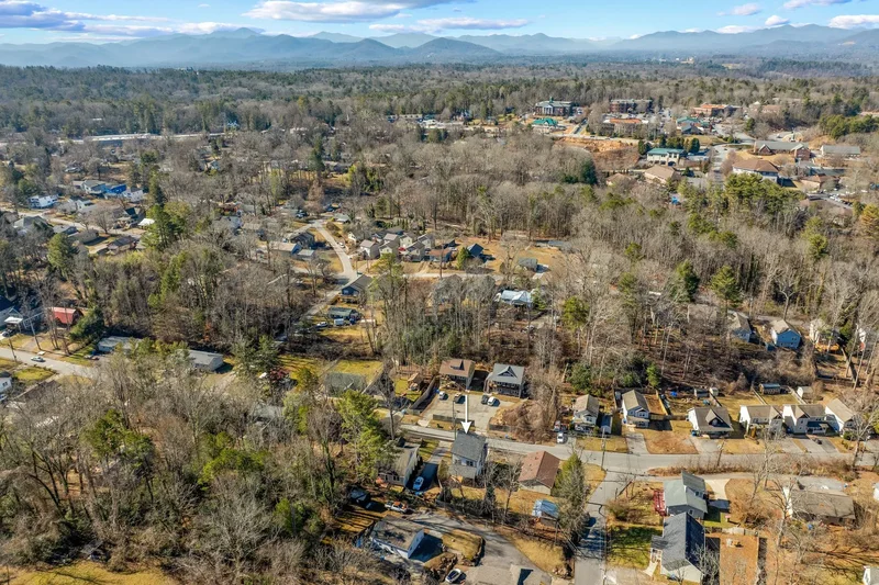 308 London Rd, Asheville, NC 28803, Asheville, North Carolina, United States. - Photo 36