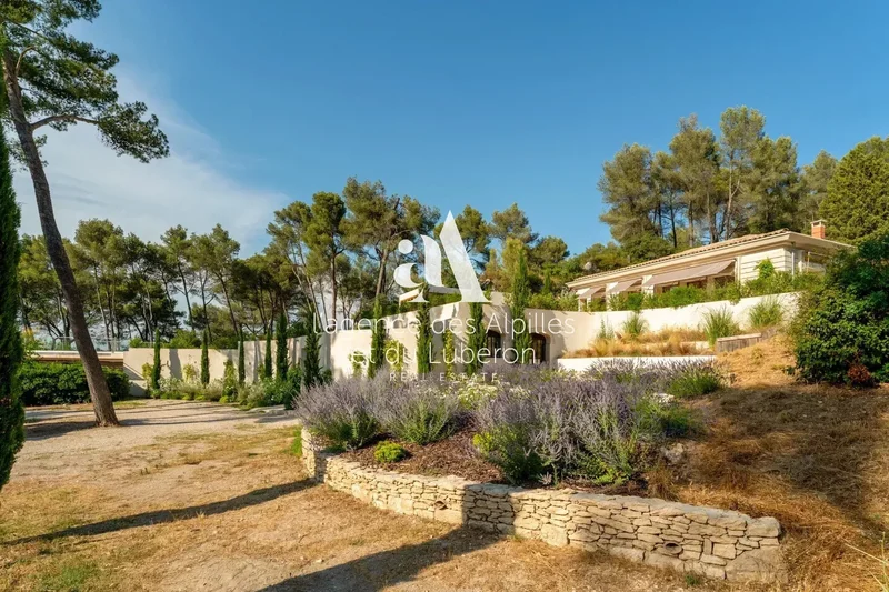 Saint-Rémy-de-Provence, Provence-Alpes-Côte d'Azur, France. - Photo 5