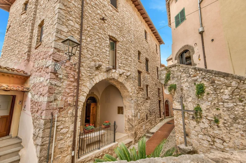 Historic residence for sale in Prossedi