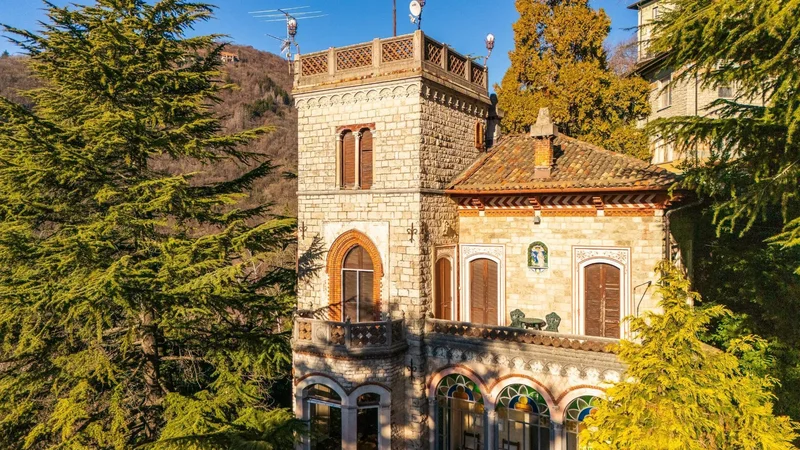 Villa in vendita a Varese