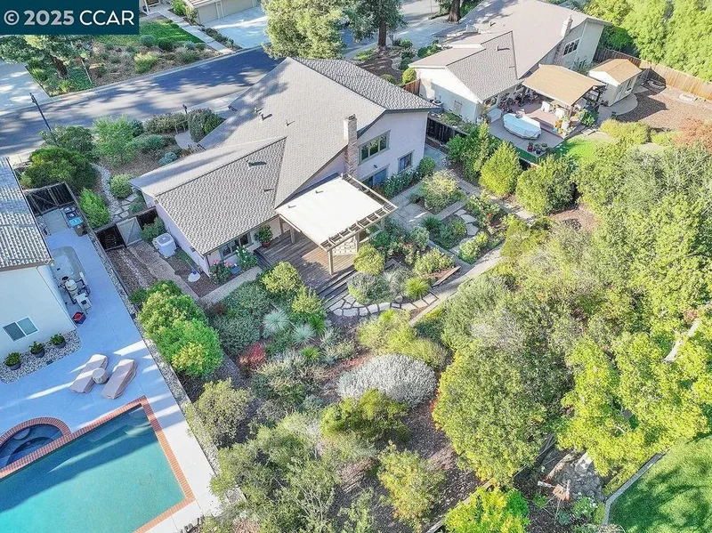 916 Calle Verde, Martinez, California, United States. - Photo 10