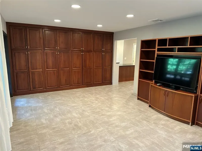 26 Daniel Court, Woodcliff Lake, NJ 07677, Woodcliff Lake, New Jersey, United States. - Photo 25