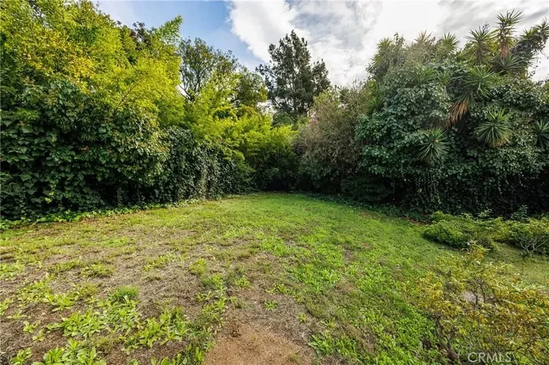2072 Coldwater Canyon, Beverly Hills, California, United States. - Photo 30