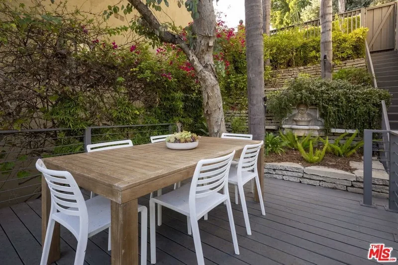 5692 Holly Oak Drive, Los Angeles, California, United States. - Photo 31