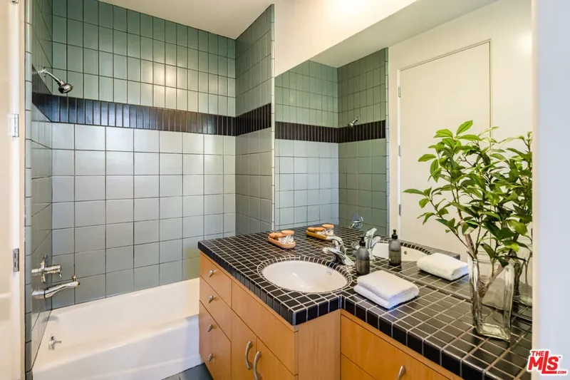 222 Avondale Avenue, Los Angeles, California, United States. - Photo 19