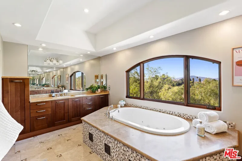 24410 Mulholland Hwy, Calabasas, CA 91302, Hidden Hills, California, United States. - Photo 5
