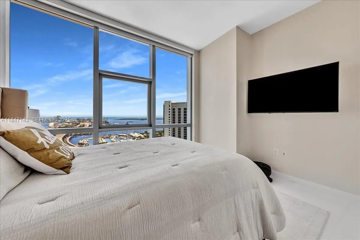 851 NE 1st Ave #3711, Miami, FL 33132, Miami, Florida, United States. - Photo 32