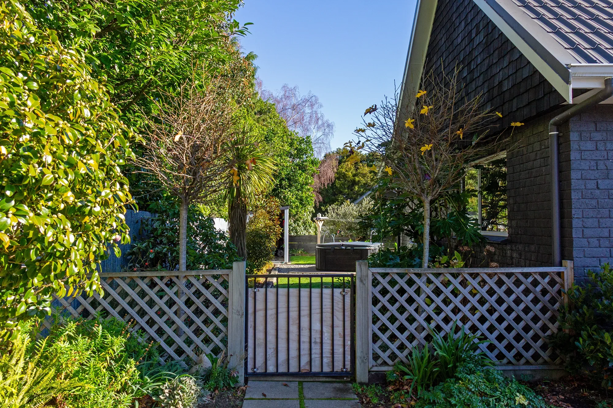 Exterior photo 3