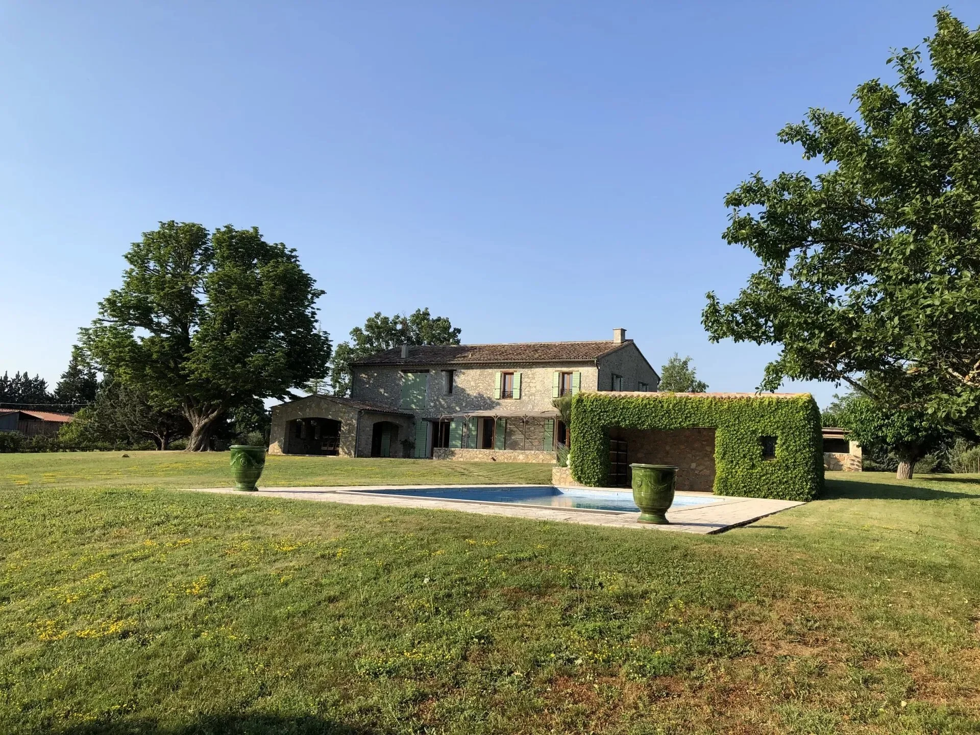 Exterior photo 3