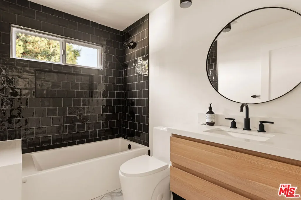 13521 Magnolia Boulevard, Los Angeles, California, United States. - Photo 3