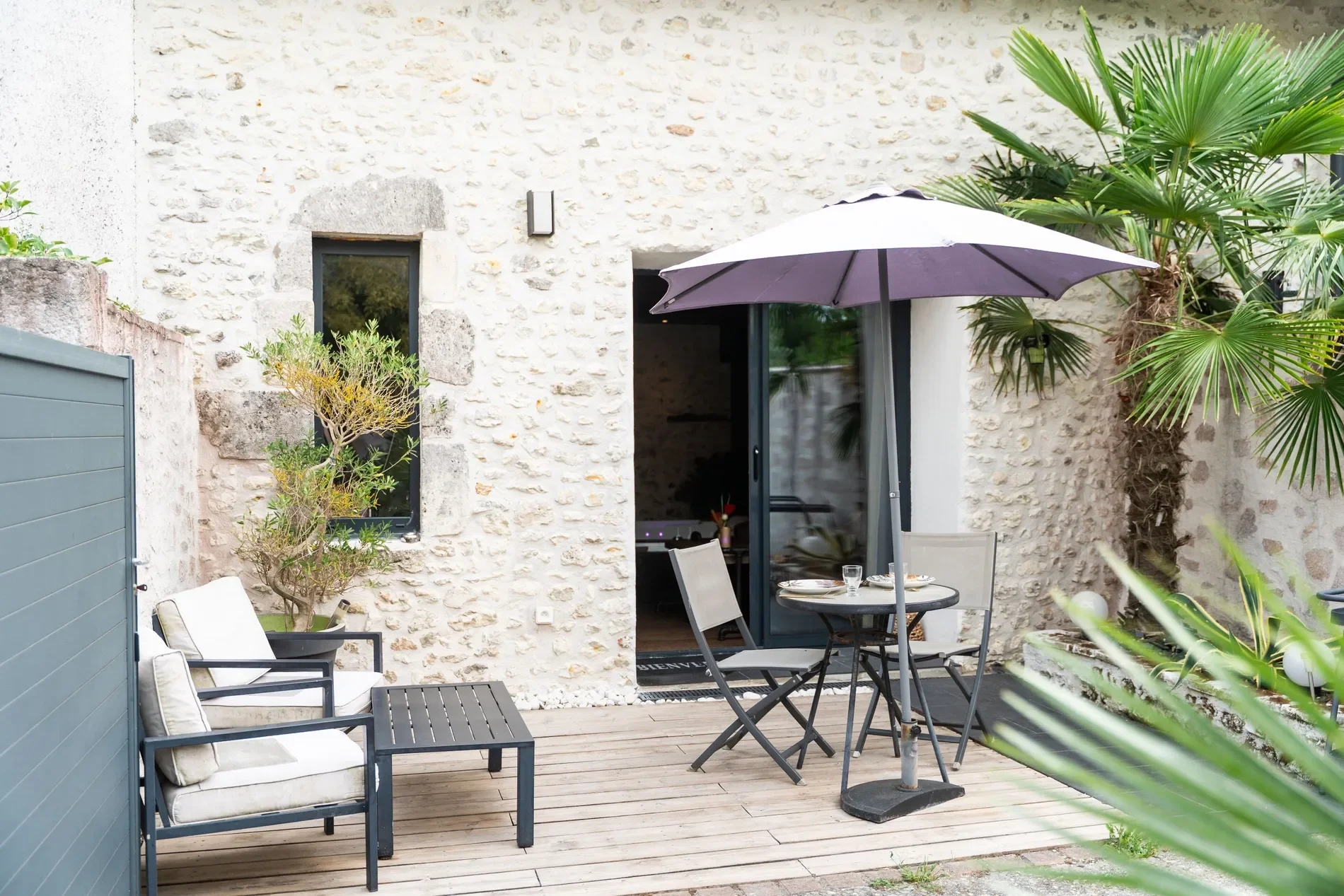 Exterior photo 5