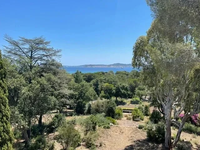 Grimaud, Provence-Alpes-Côte d'Azur, France. - Photo 2