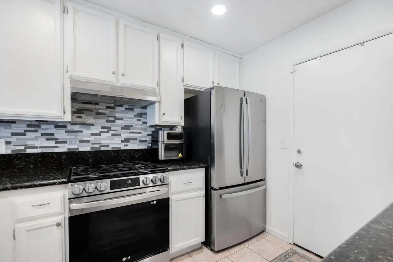 5045 N Laguna Drive, Elk Grove, California, United States. - Photo 16