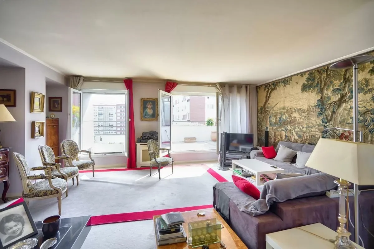 Appartement familial en dernier étage avec terrasses et vue dégagée
