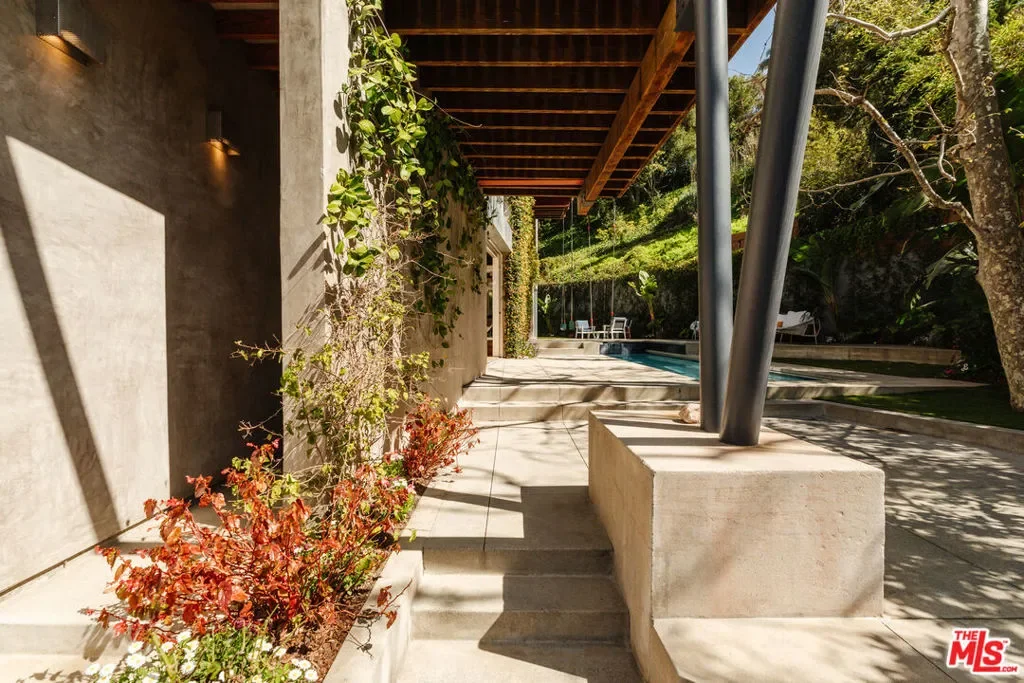 562 Stassi Lane, Santa Monica, California, United States. - Photo 2
