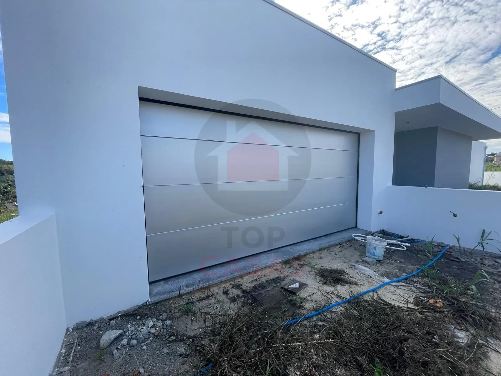 Exterior photo 3