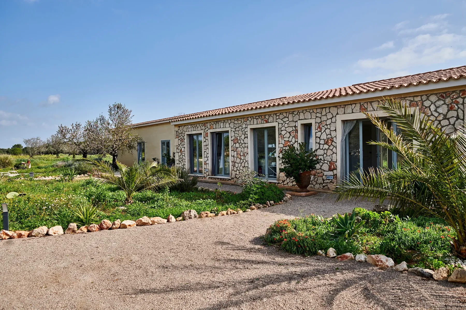 Exterior photo 2