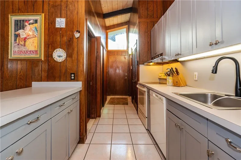 35 Sunset Avenue, South Kingstown, Rhode Island, United States. - Photo 32