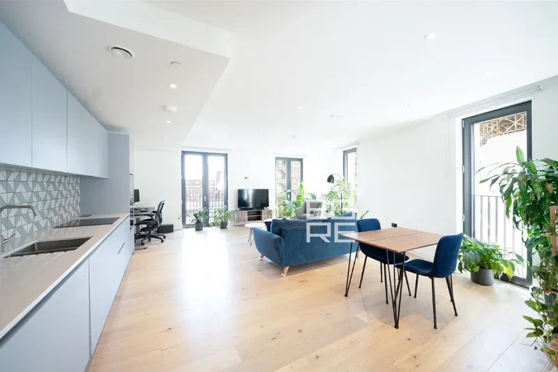 Clarendon Court, London, England, United Kingdom. - Photo 18