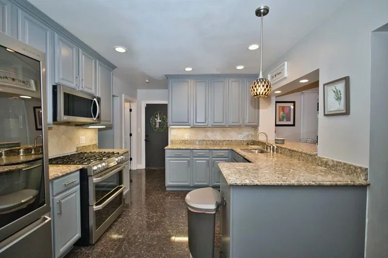 6835 Lavergne Avenue, Skokie, IL 60077, Skokie, Illinois, United States. - Photo 17