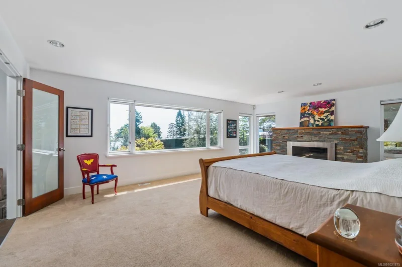 5605 Parker Ave, Saanich, British Columbia, Canada. - Photo 2