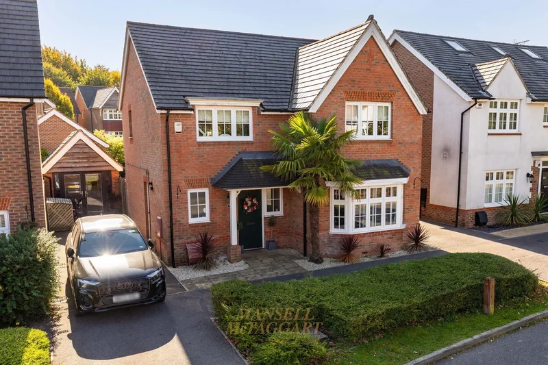 9 Field Drive, Crawley Down, Crawley, RH10 4AE, Crawley Down, England, United Kingdom. - Photo 3