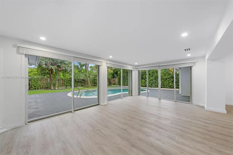 1825 Alamanda Dr, North Miami Beach, Florida, United States. - Photo 11