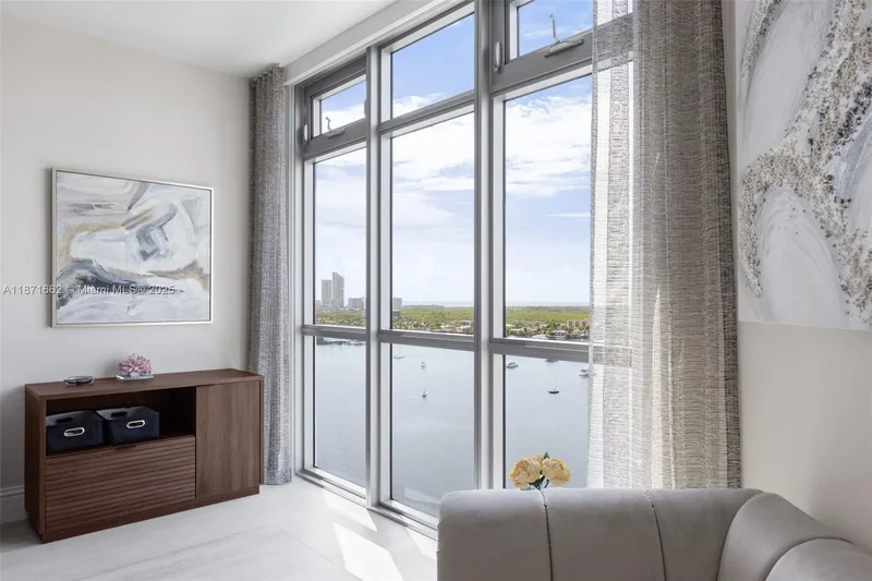 17301 Biscayne Blvd 2009, Golden Beach, Florida, United States. - Photo 12