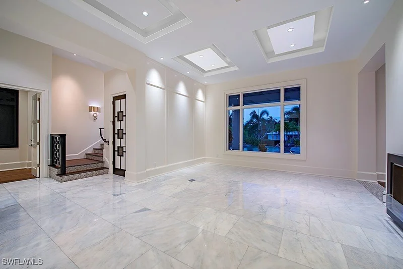 Single Family Residence in Naples