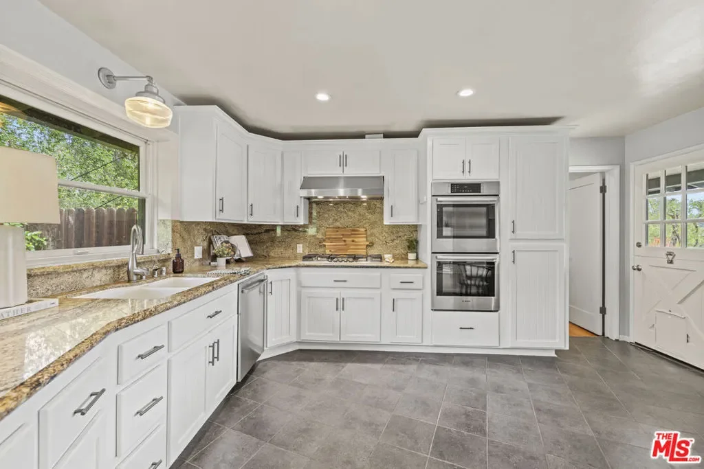 4650 Canoga Avenue, Los Angeles, California, United States. - Photo 20
