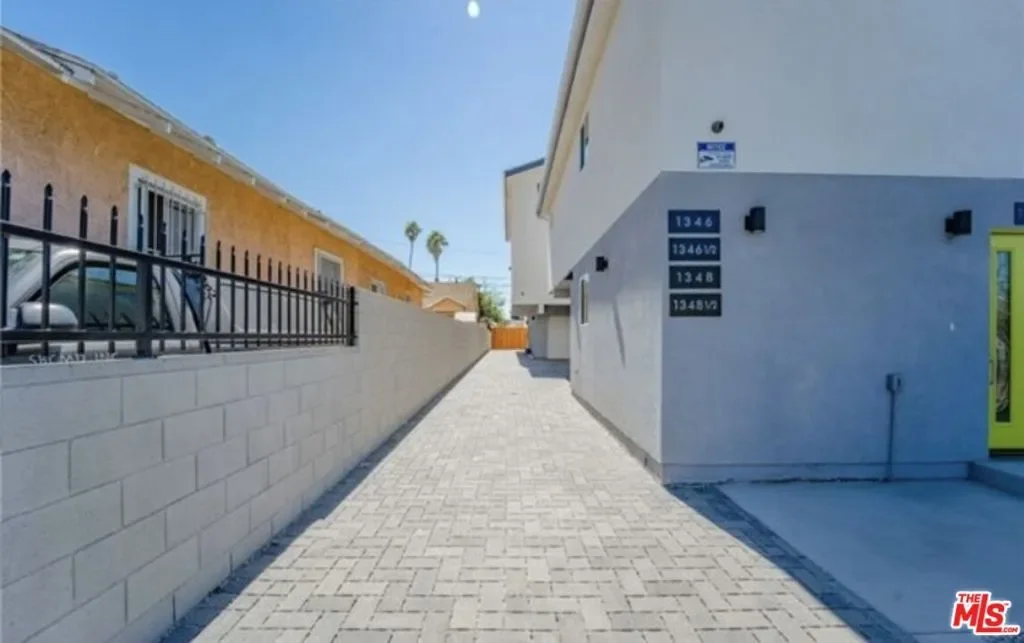 1348 E Vernon Avenue, Los Angeles, California, United States. - Photo 2