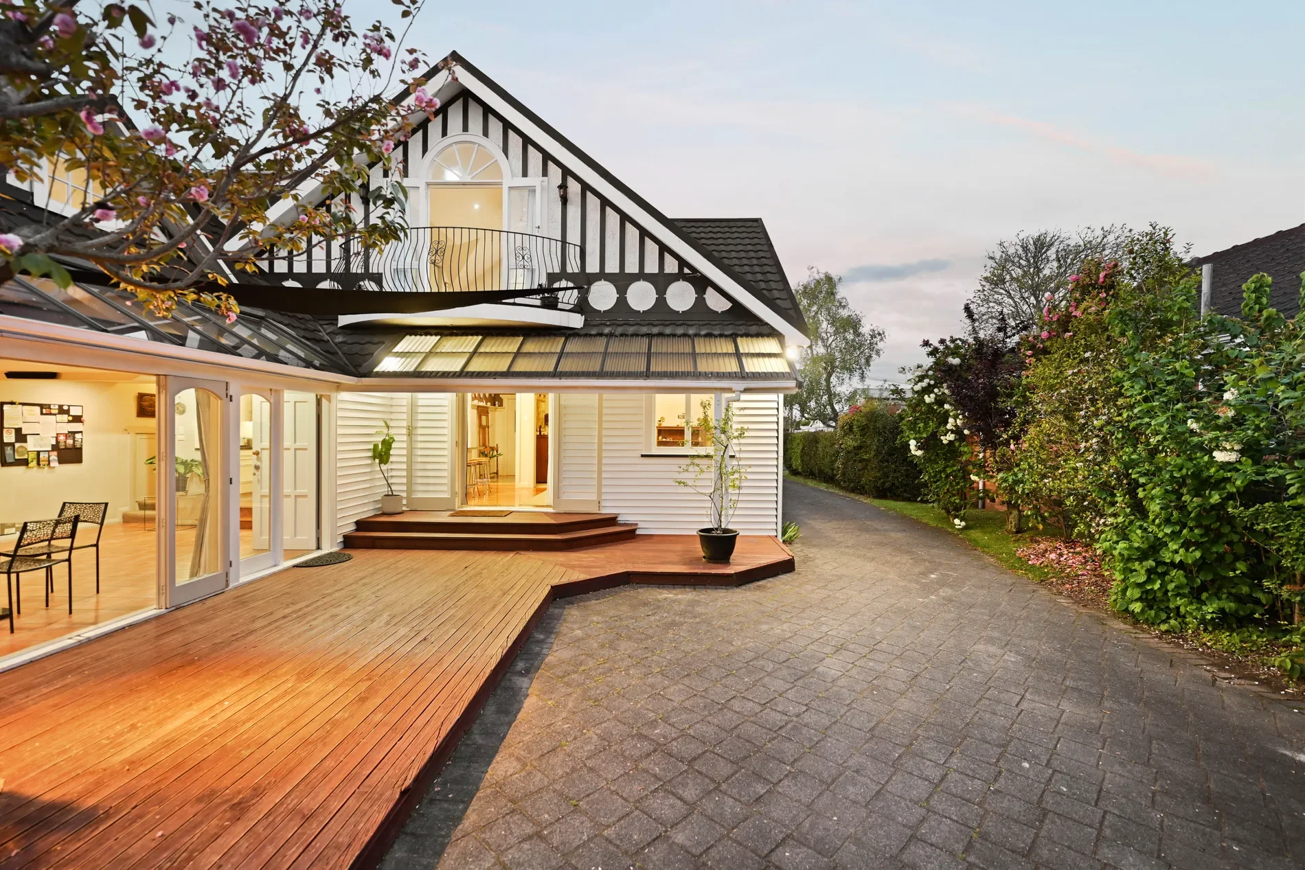 Exterior photo 10
