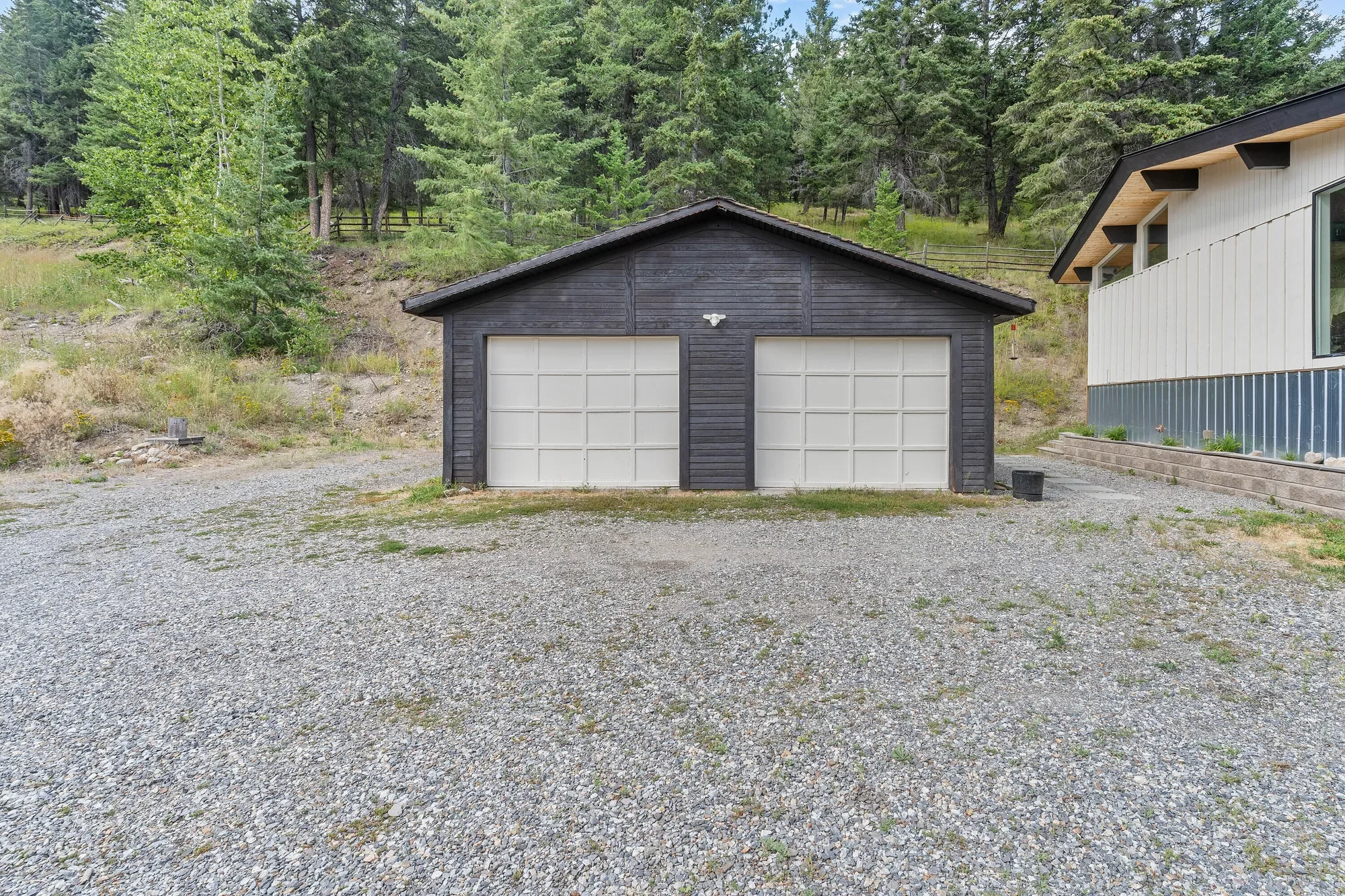 Exterior photo 4