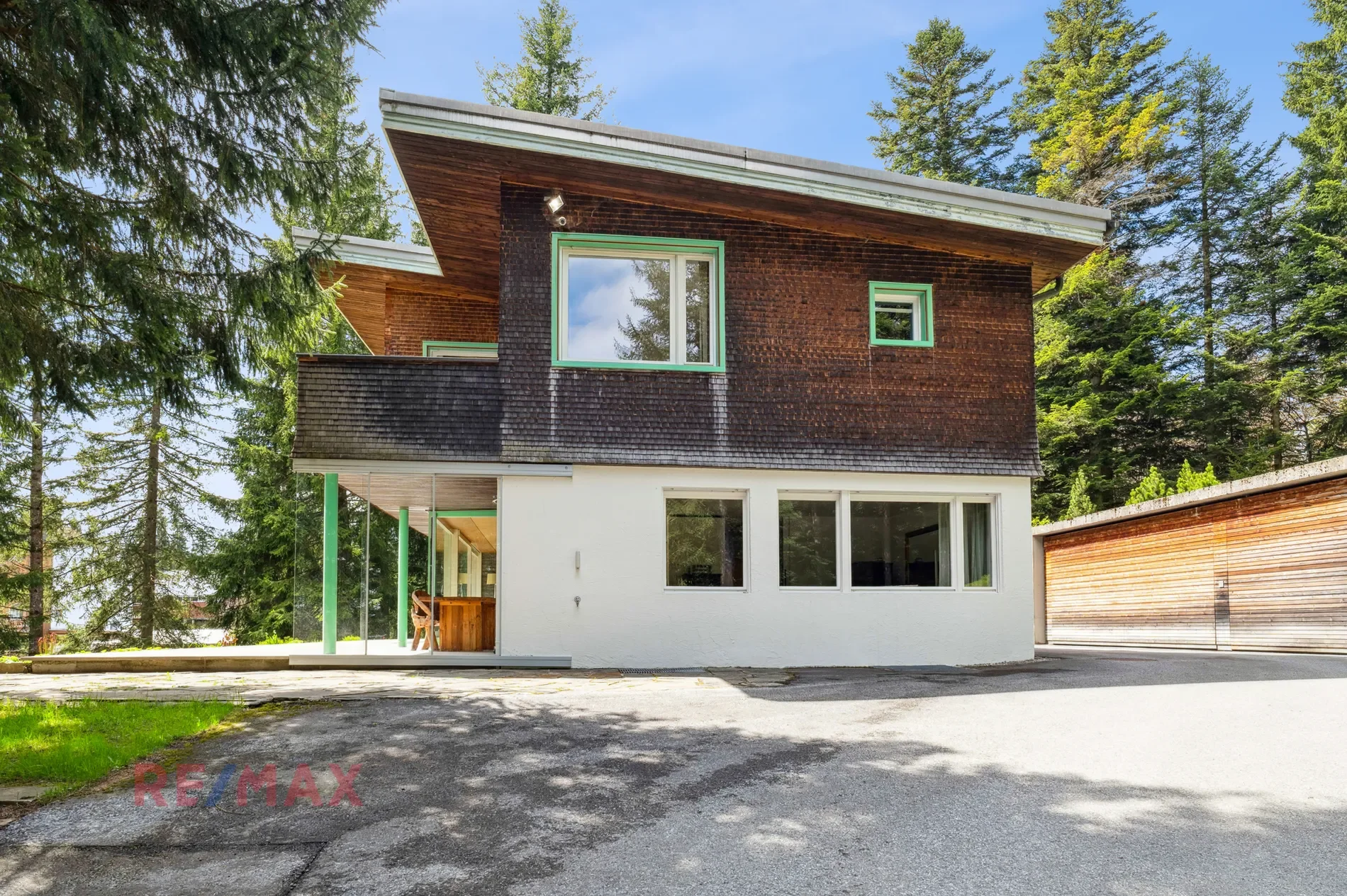 Exterior photo 3