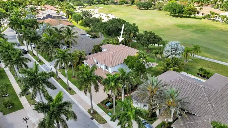 6 Bedrooms Single Family Detached