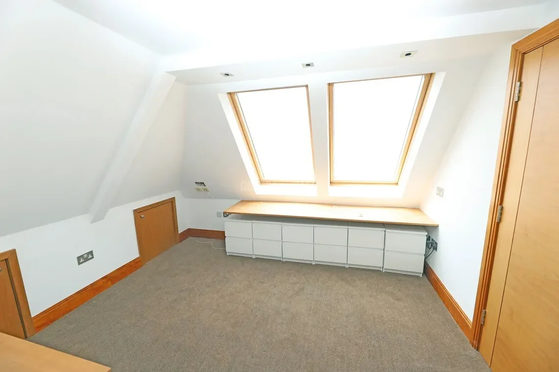 Beaufort Drive Hampstead Garden Suburb, London, England, United Kingdom. - Photo 12