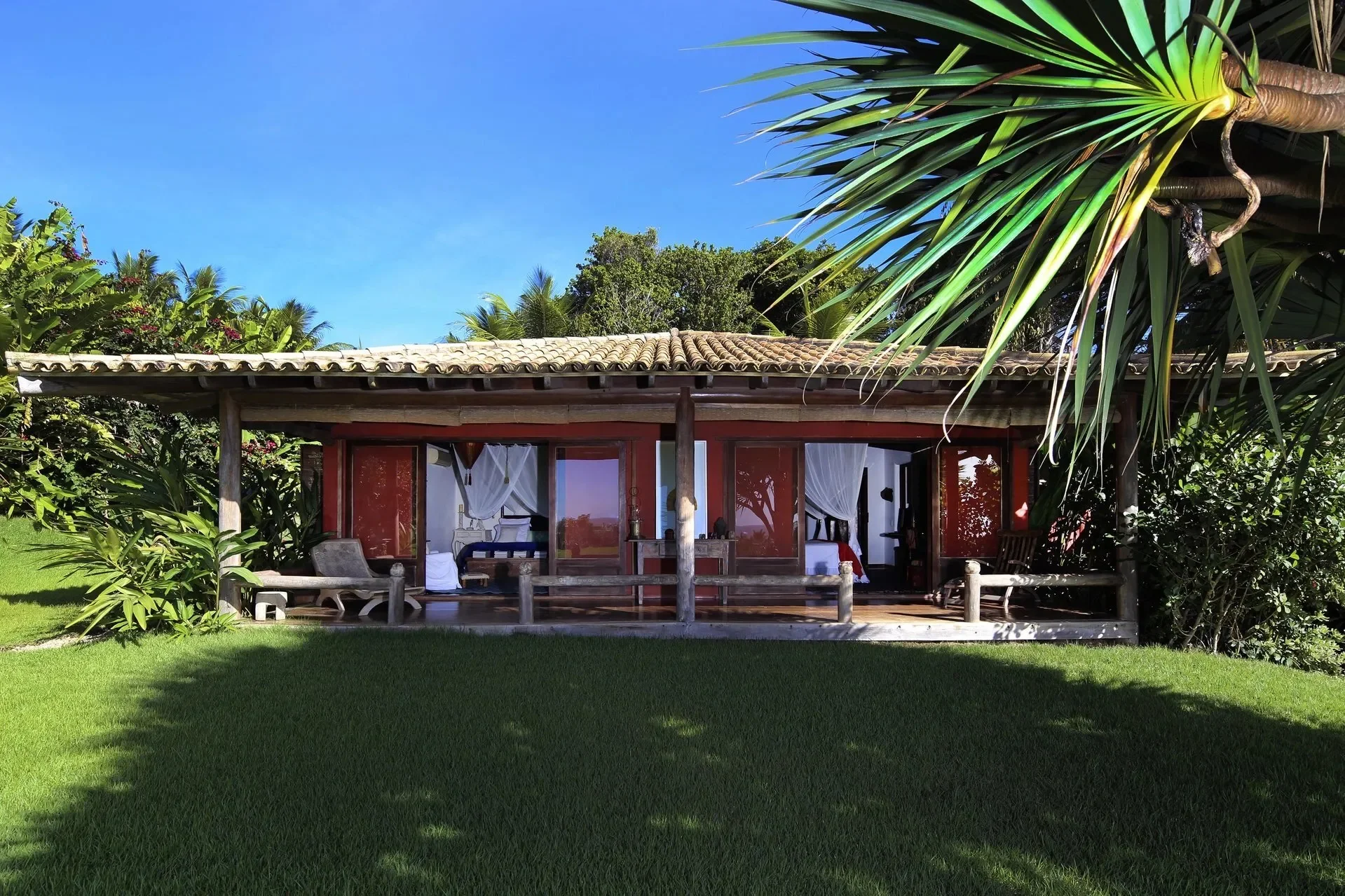 Exterior photo 4