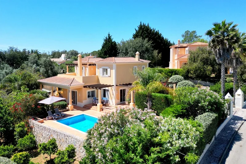 Villa between Gramacho Golf and Vale da Pinta Golf near Ferragudo