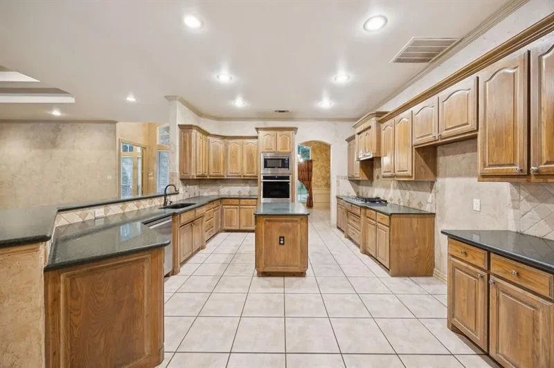 8315 Thornridge Drive, North Richland Hills, Texas, United States. - Photo 19