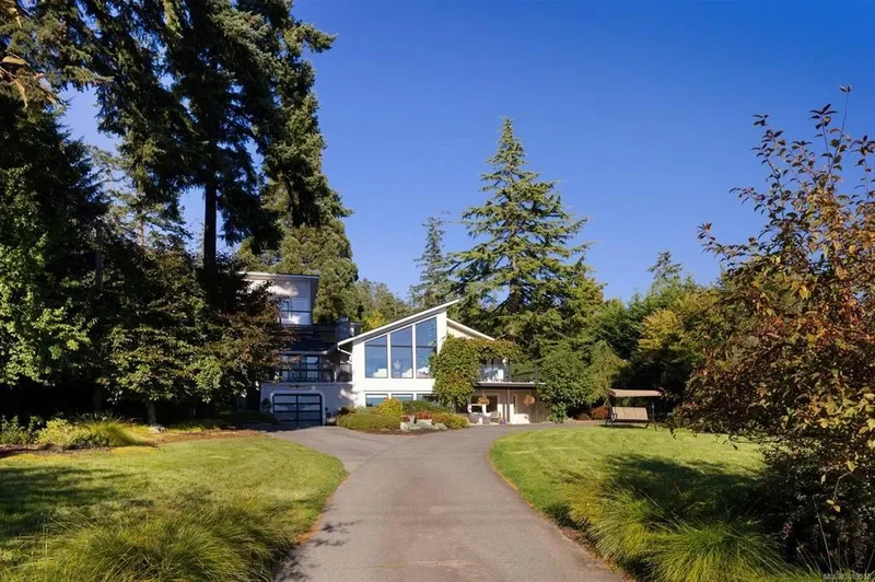 11321 Chalet Rd, North Saanich, BC, V8L5M1, CANADA, North Saanich, British Columbia, Canada. - Photo 2