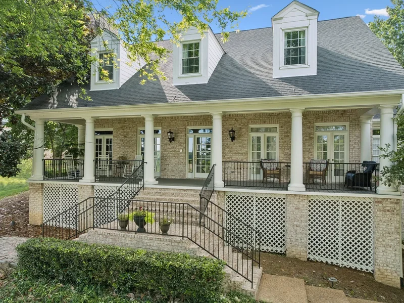 Single Family Residence in Franklin